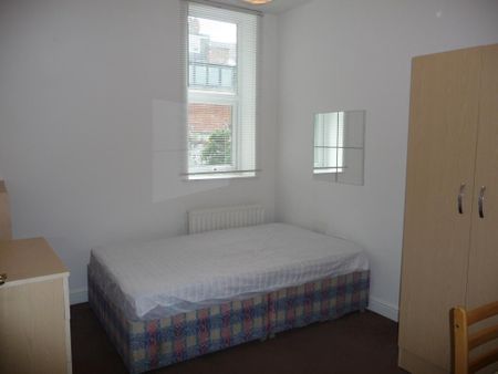 3 bedroom flat to rent - Photo 5