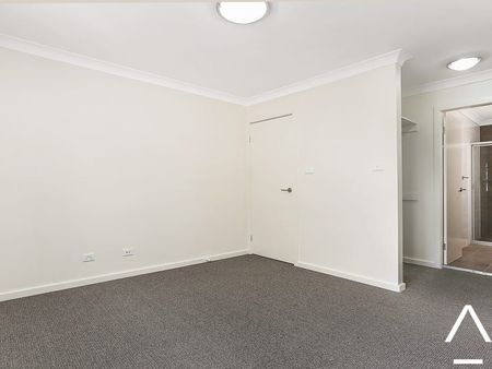 Luxury Four Bedroom Townhouse - Photo 4