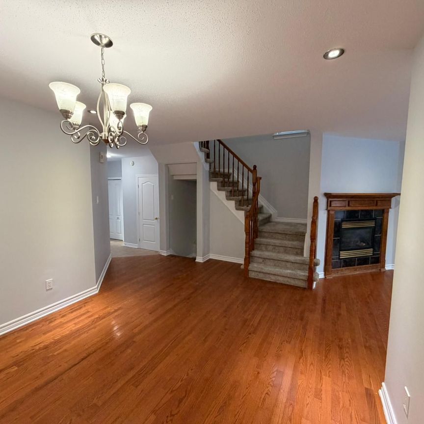 For Lease - 21 Cresthaven Drive, Barrhaven, Ontario - Photo 1