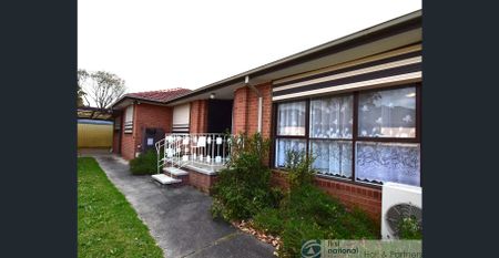 4 Bedroom house in a great location - Photo 3