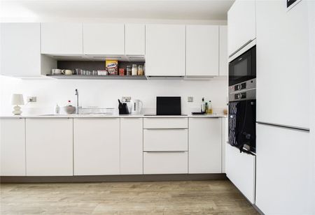 A beautiful 1 bedroom apartment situated in this popular development just to the North West of Cambridge. Amtico flooring and under floor heating. Secure parking space. Unfurnished. - Photo 3