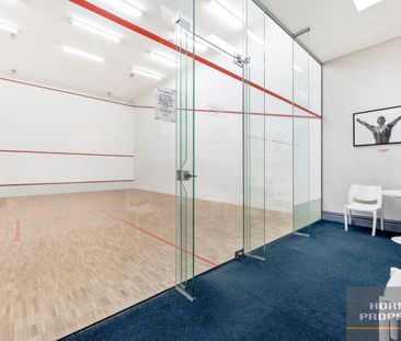 Stunning Two-Bedroom Apartment with Beautiful North-Facing Views - Photo 5