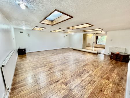 FOUR DOUBLE BEDROOMS*** Laminate Flooring*** Shops and amenities nearby ***Lounge Un-Furnished*** Fitted Kitchen ***Double glazing*** Close to public transport*** Dining Room Gardens*** DETACHED PROPERTY***LITTLEOVER SCHOOL CATCHMENT - Photo 5