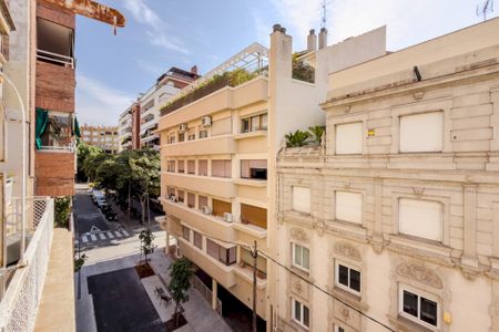 Nice room in Barcelona with single bed - Photo 5