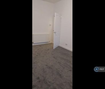 3 bedroom flat to rent - Photo 3