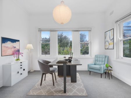 Spacious Art Deco Gem in Peaceful Enclave - Photo 3