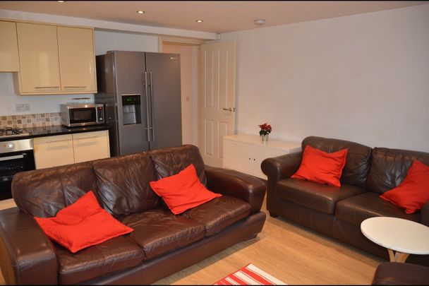 2 Bed Flat, Demesne Road, M16 - Photo 1