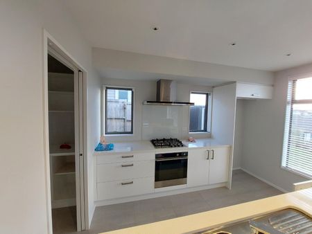 Spacious family Home in Millwater - Photo 5