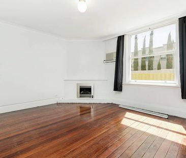 Spacious Character Home in Prestigious & Sort Out Area - Photo 1