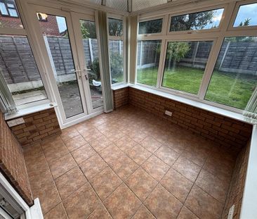 2 bedroom end of terrace house to rent - Photo 4