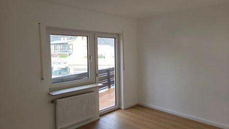 Renovierte 3 Zimmerwohnung mit schicker Einbauküche in zentraler Lage in Welschneudorf! - Foto 2