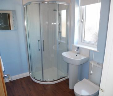 2 bedroom end of terrace house to rent - Photo 2
