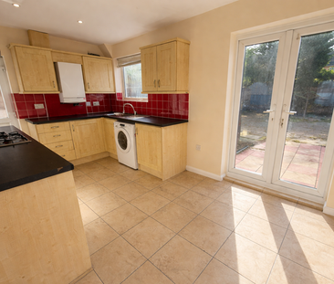 2 bedroom semi-detached house to rent - Photo 5