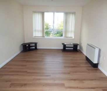 Crawley 2 bedroom flat to rent - Photo 1