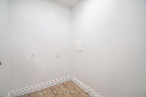 Property For Lease | X8425458 - Photo 1