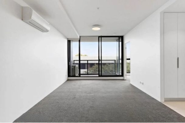Bright two bedroom with storage cage. - Photo 1