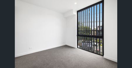 LUXURY 3-STOREY TOWNHOUSE IN THE HEART OF MCKINNON SECONDARY COLLEGE ZONE - Photo 4