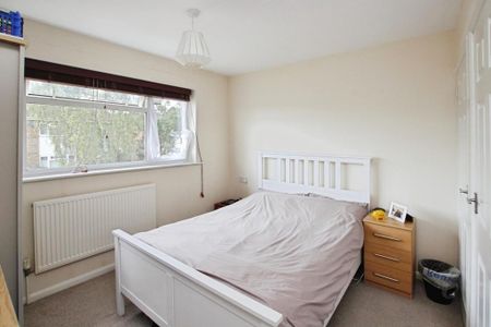 3 bedroom semi-detached house to rent - Photo 5