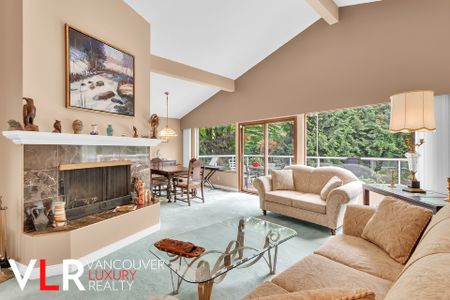 House in North Vancouver, BC - Photo 3