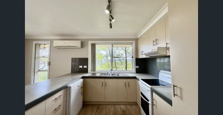 Spacious 3-Bedroom Home with Dual Car Garage! - Photo 4