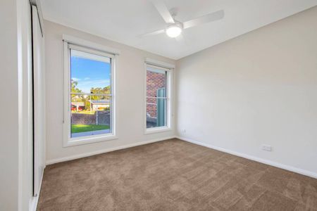 Spacious 3-Bedroom Duplex in Sunshine Bay - Photo 4