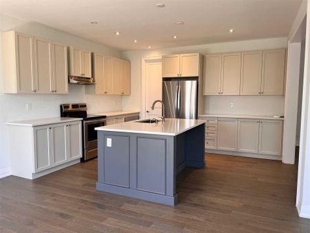 For Lease - 98 Seedling Crescent, Whitchurch-Stouffville, Ontario - Photo 2