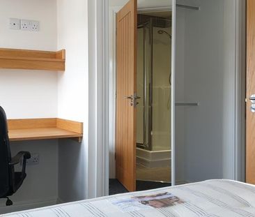 3 bedroom flat to rent - Photo 4