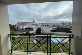 Apartamento T2 em empreendimento com piscina na Praia da Barra.