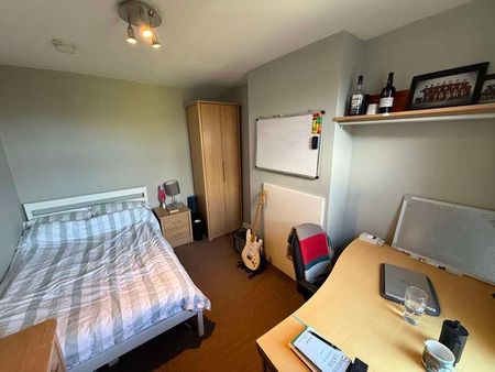 Northcote Road, SO17 - Photo 3