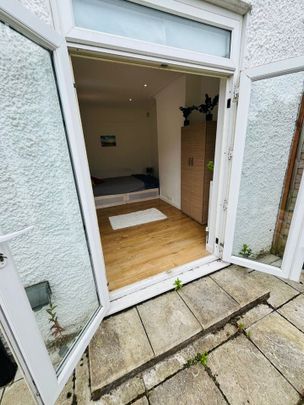 Room in a Shared House, Amazing Double Room With Private Gar, SW16 - Photo 1