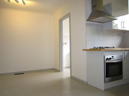 1/9 Silverdale Road, Eaglemont - Photo 2