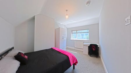 5 bedroom detached house to rent - Photo 2