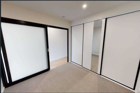 Stylish 2-Bedroom Apartment with Balcony & Modern Finishes - Photo 5