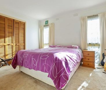 MIGHTY MALCOLM - Photo 2