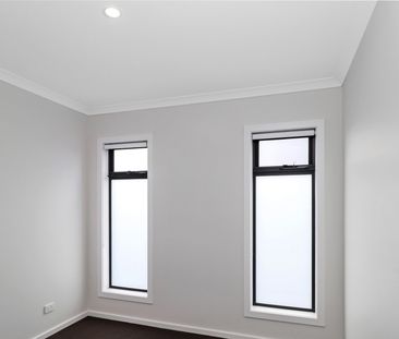 Modern 3-Bedroom Home with 2 Bathrooms and Single Garage - Photo 6