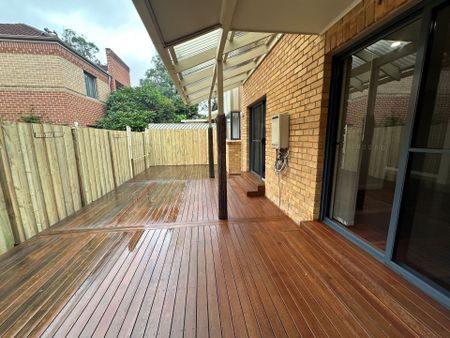 Three bedroom Townhouse - Photo 3