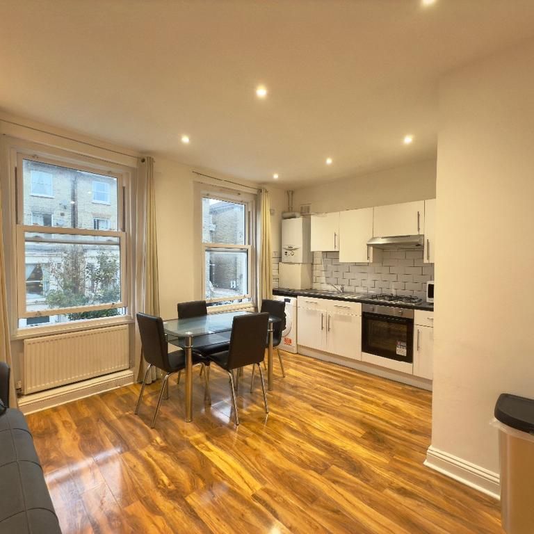 4 bedroom flat to rent - Photo 1