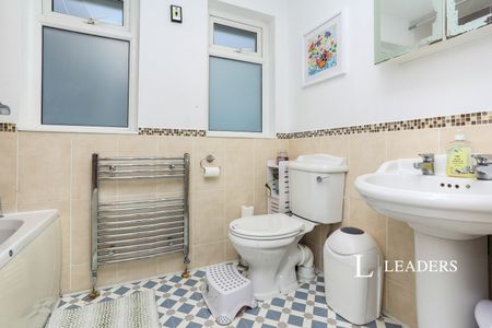 3 bedroom house to rent Reeves Crescent, Swanley, BR8 - Photo 4