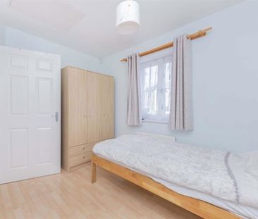Pettacre Close, SE28, London - Photo 3