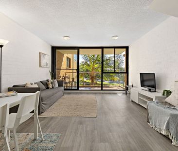 Beach. Lifestyle. Convenience. - Photo 1