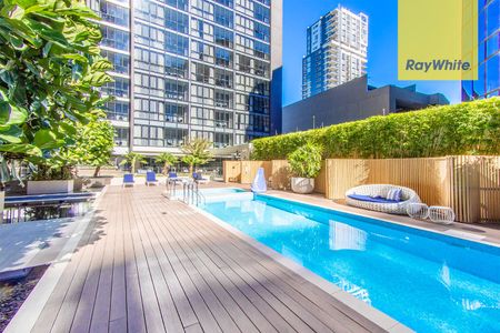 Luxurious living at its finest! - One bedroom luxury apartment perched on level 16 - Photo 3