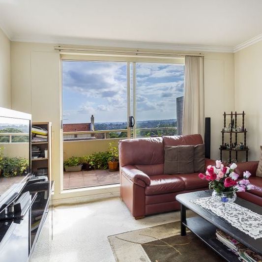 CROWN ON WILLOUGHBY | Unfurnished Three Bedroom Apartment - Photo 1