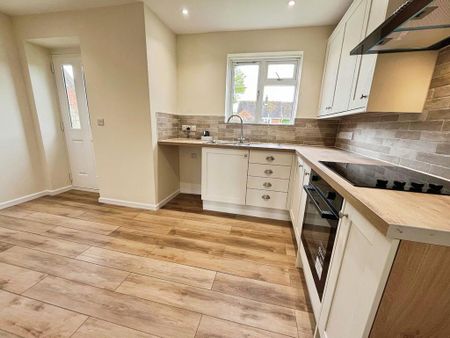 3 bedroom semi-detached bungalow to rent - Photo 5