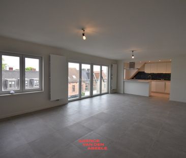 Prachtig gerenoveerd appartement met 2 slaapkamers - Photo 3