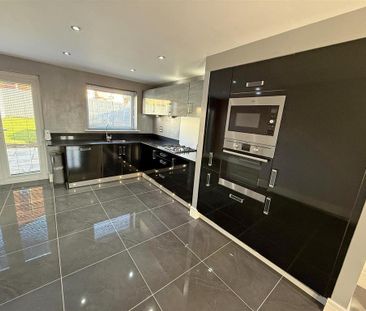 3 bedroom semi-detached house to rent - Photo 6