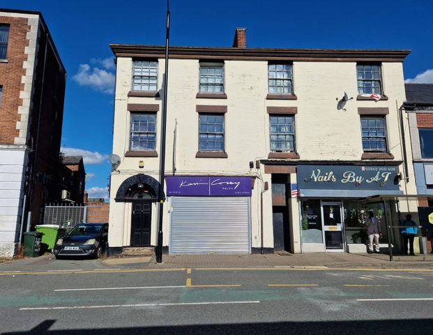 Lord Street, Leigh WN7, London - Photo 1