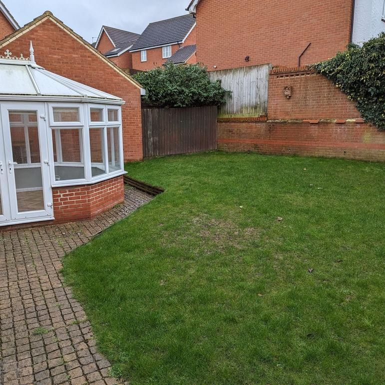 5 bedroom detached house to rent - Photo 1