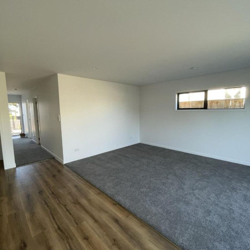 Modern two-bedroom townhouse - Photo 1