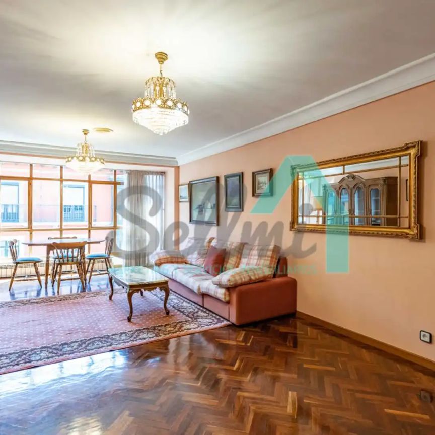 Piso de alquiler en De Campomanes, Fontán - Photo 1