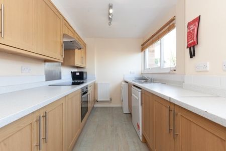 Beechey Avenue, Marston - Photo 3